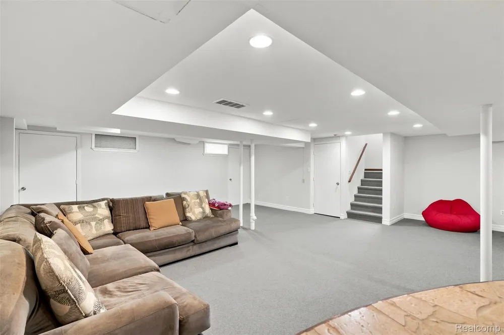 52844 Karon Drive Macomb Township, MI 48042