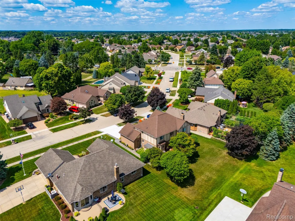 52844 Karon Drive Macomb Township, MI 48042