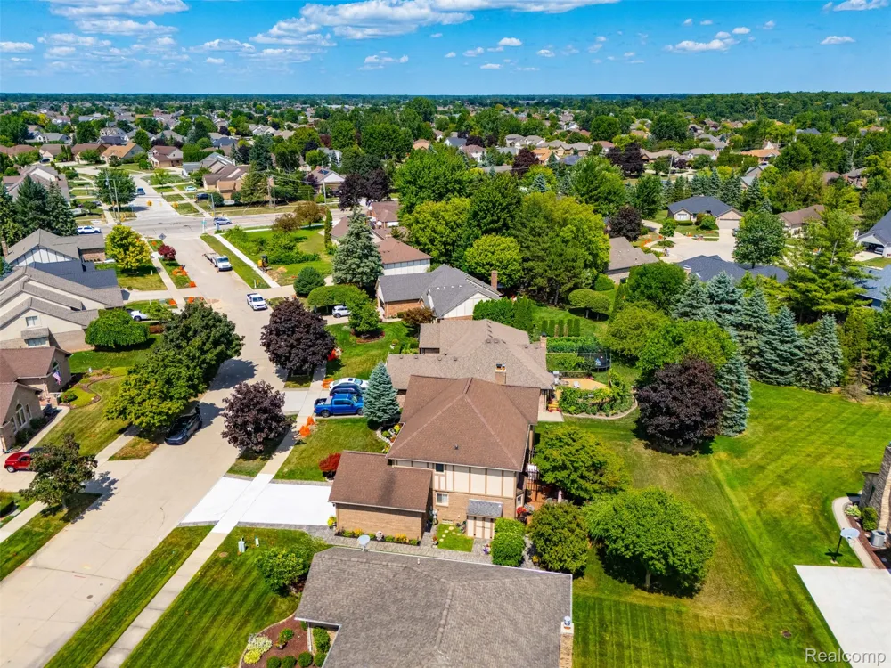 52844 Karon Drive Macomb Township, MI 48042