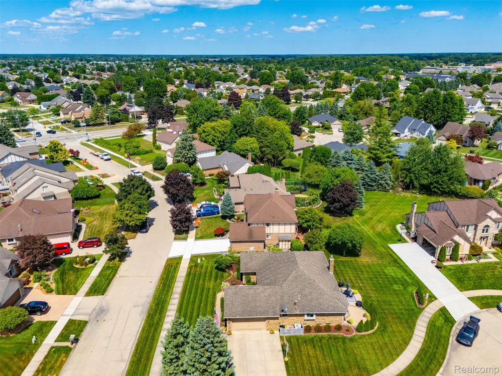 52844 Karon Drive Macomb Township, MI 48042