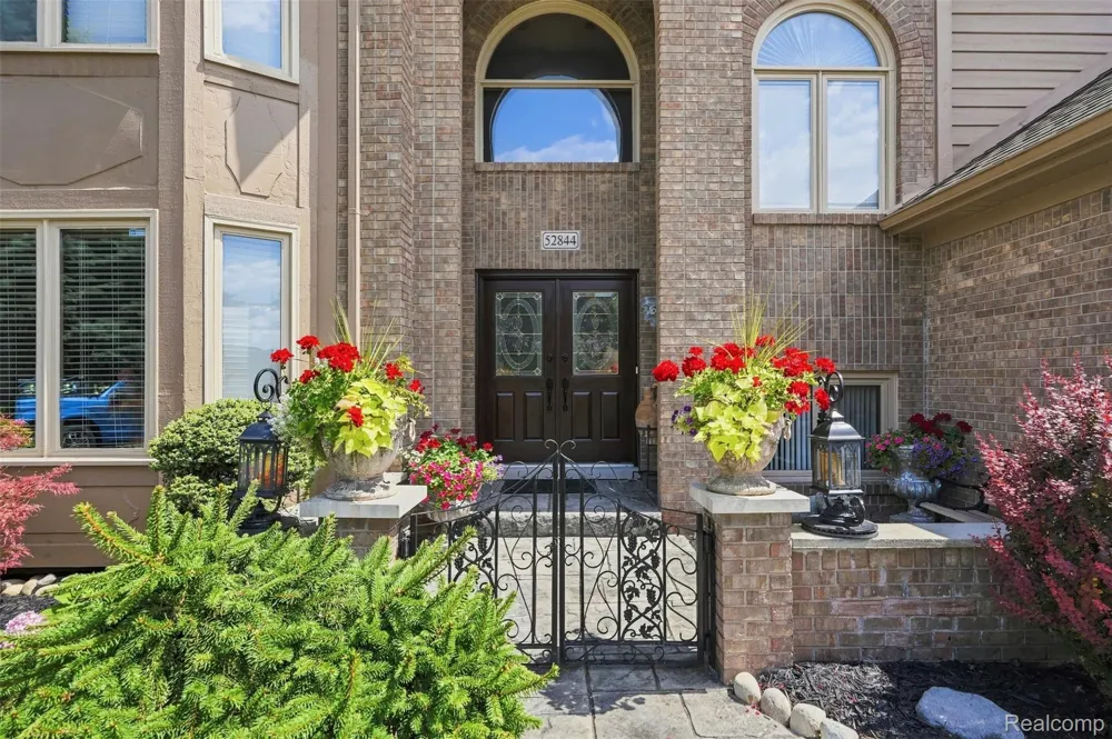 52844 Karon Drive Macomb Township, MI 48042