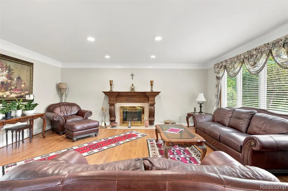 52844 Karon Drive Macomb Township, MI 48042