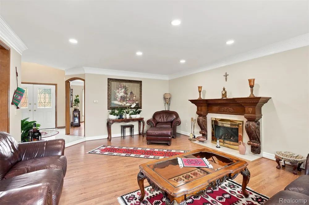 52844 Karon Drive Macomb Township, MI 48042