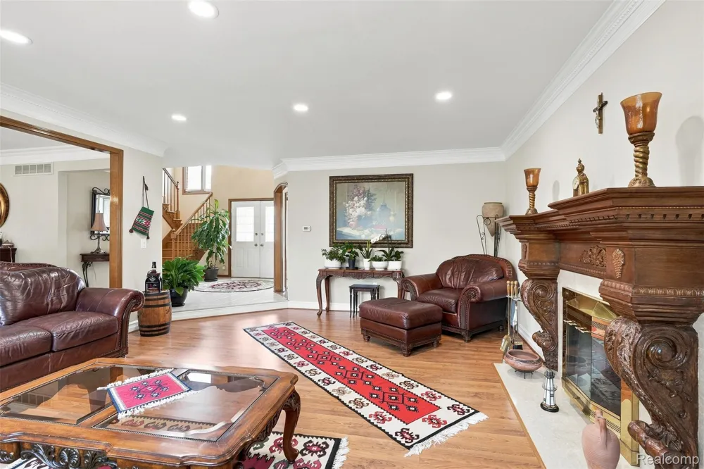 52844 Karon Drive Macomb Township, MI 48042