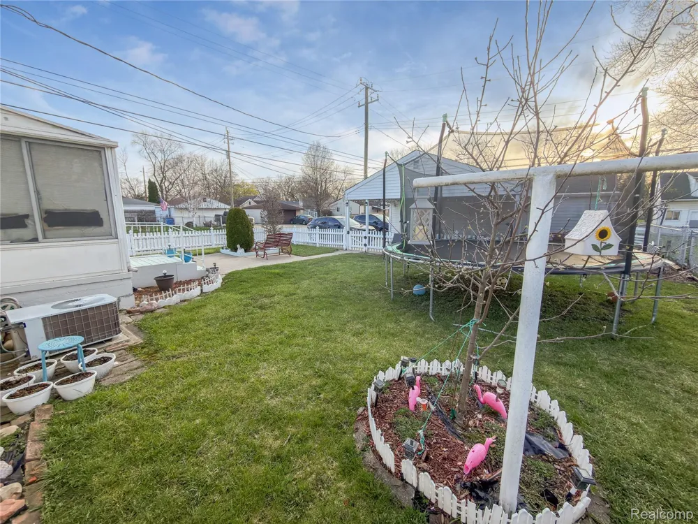 4710 Edgewood Street Dearborn Heights City, MI 48125