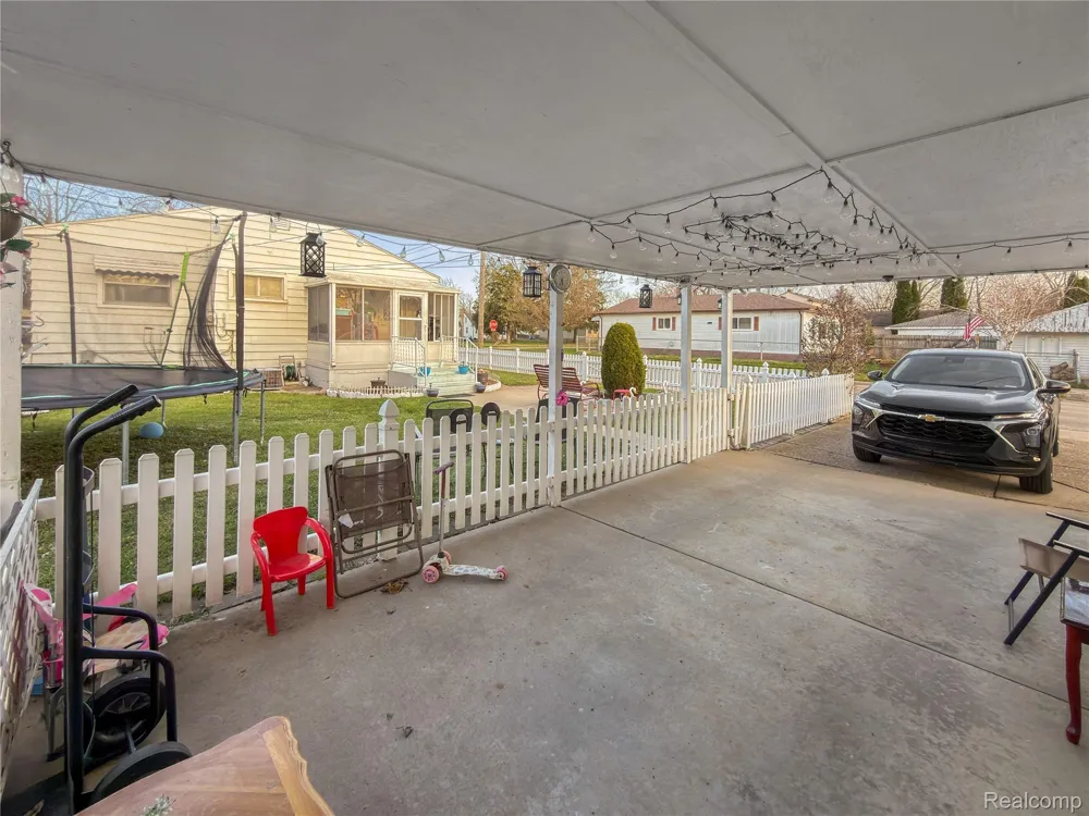 4710 Edgewood Street Dearborn Heights City, MI 48125