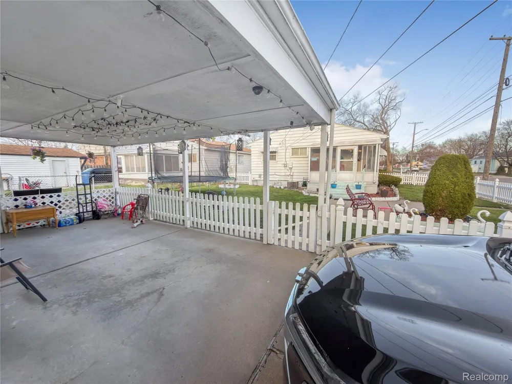 4710 Edgewood Street Dearborn Heights City, MI 48125