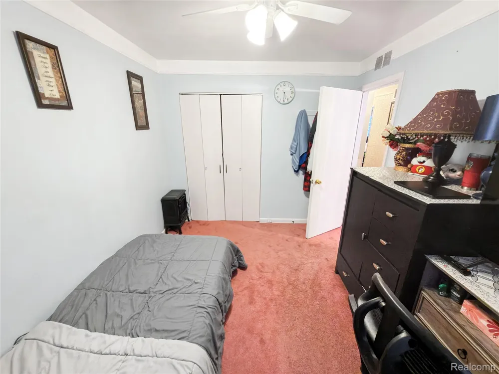 4710 Edgewood Street Dearborn Heights City, MI 48125