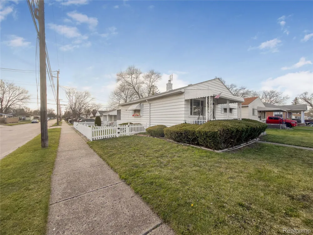 4710 Edgewood Street Dearborn Heights City, MI 48125