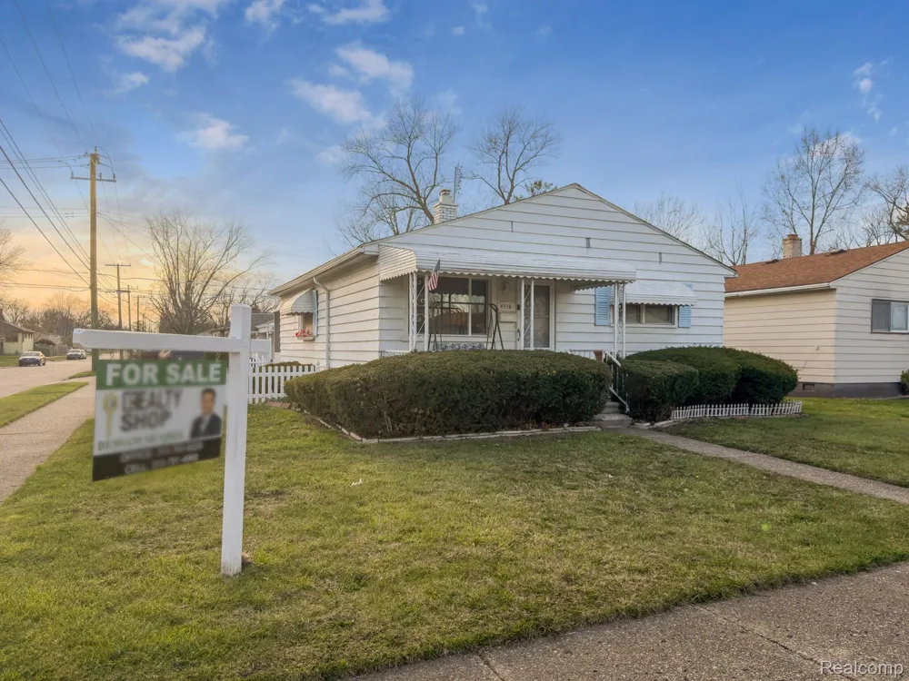 4710 Edgewood Street Dearborn Heights City, MI 48125