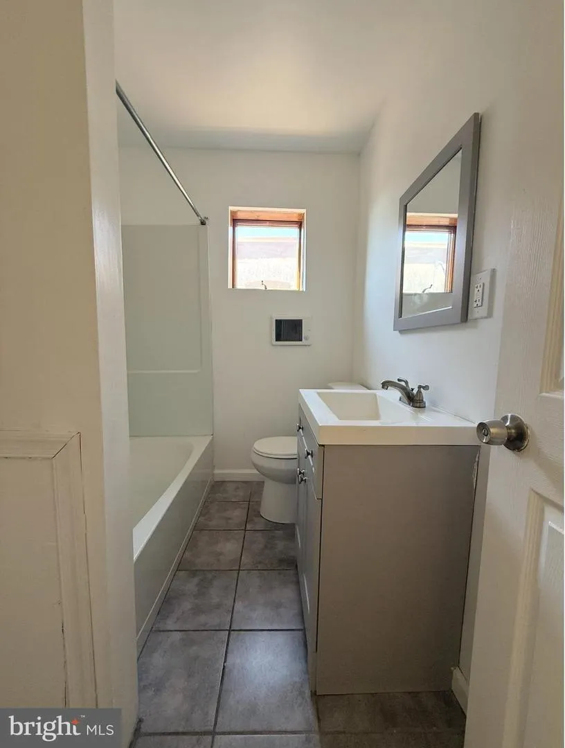 15 W 10TH STREET #B Marcus Hook, PA 19061