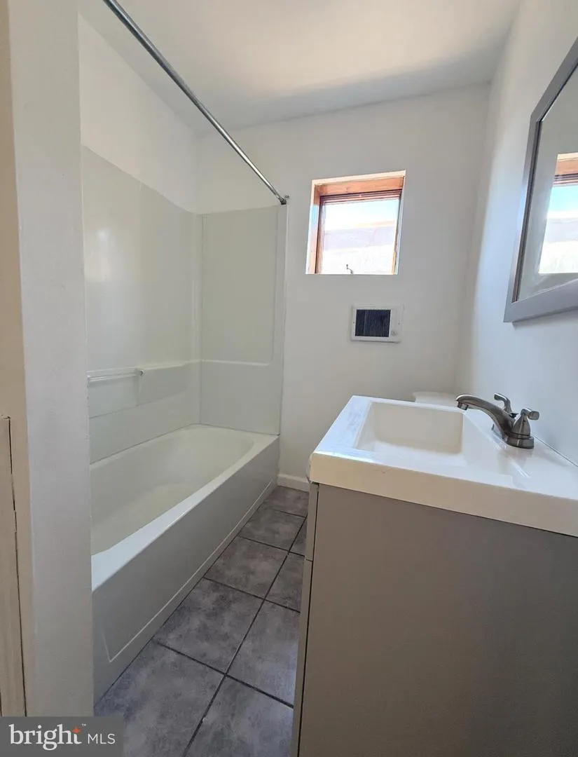 15 W 10TH STREET #B Marcus Hook, PA 19061