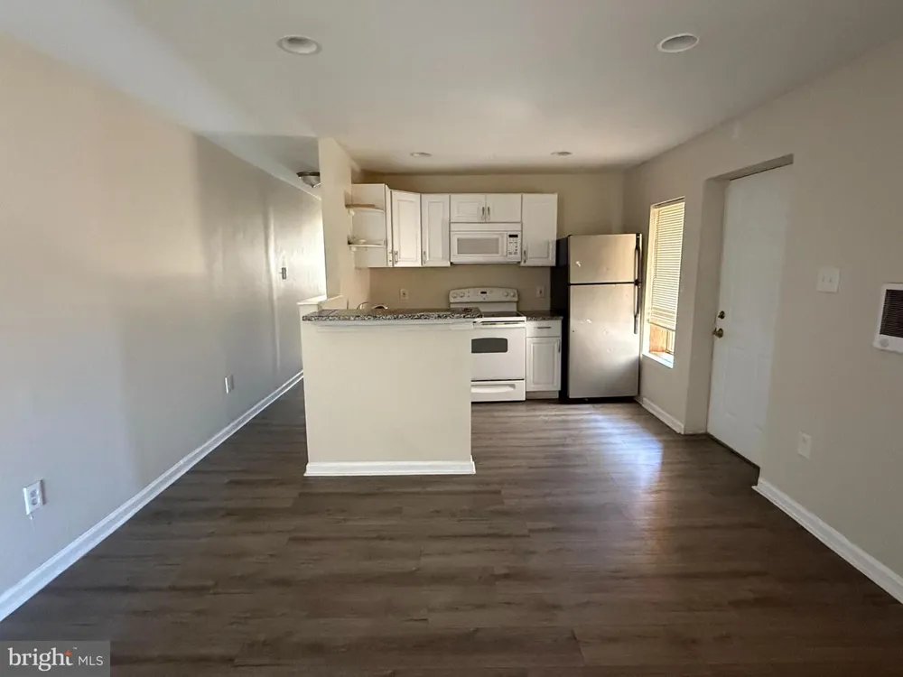 15 W 10TH STREET #B Marcus Hook, PA 19061