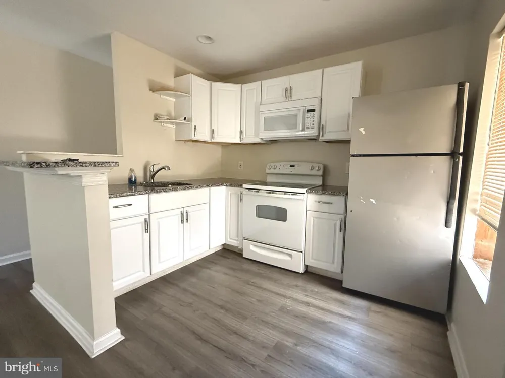 15 W 10TH STREET #B Marcus Hook, PA 19061