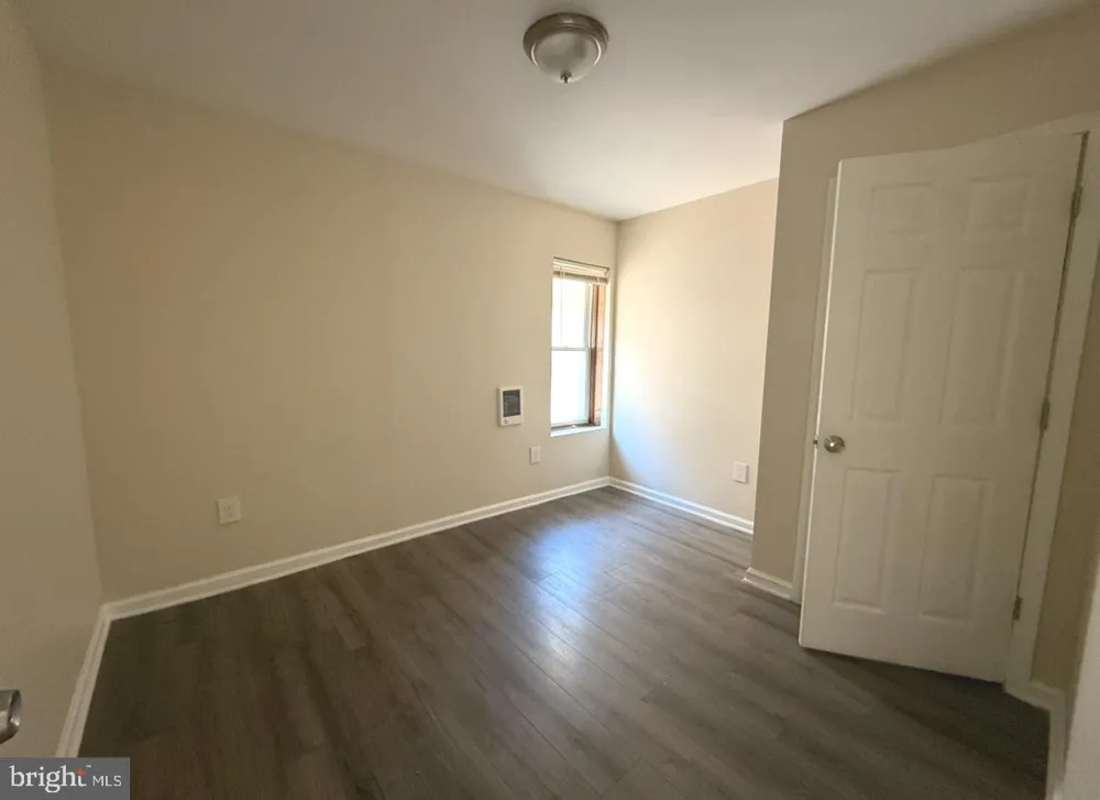 15 W 10TH STREET #B Marcus Hook, PA 19061