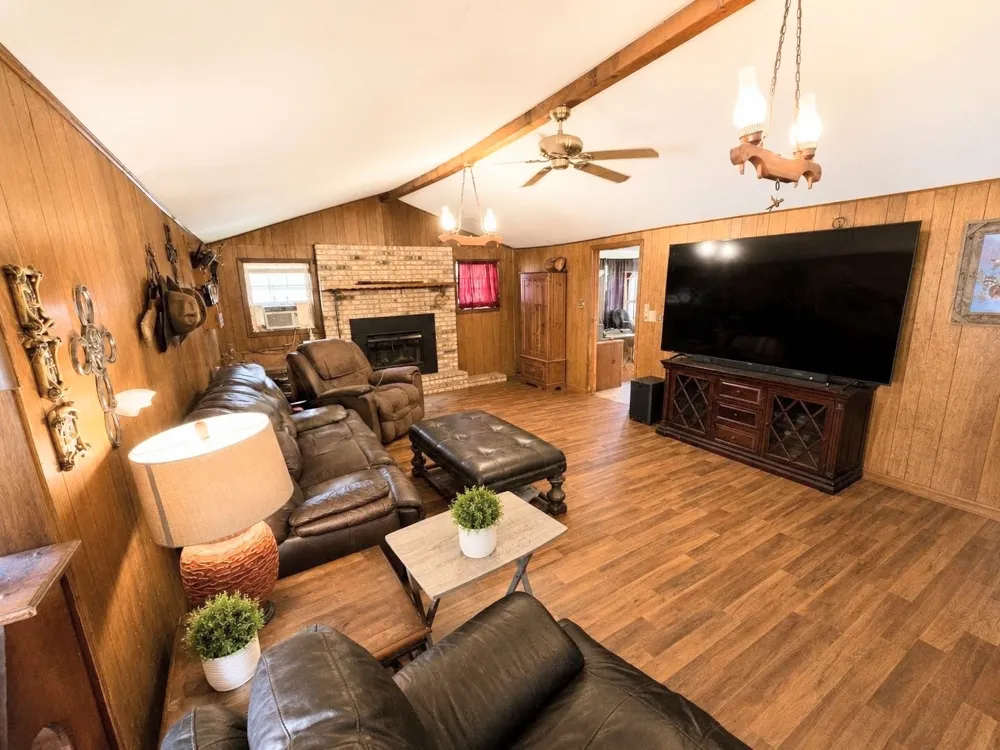 570 An County Road 2419 Montalba, TX 75853
