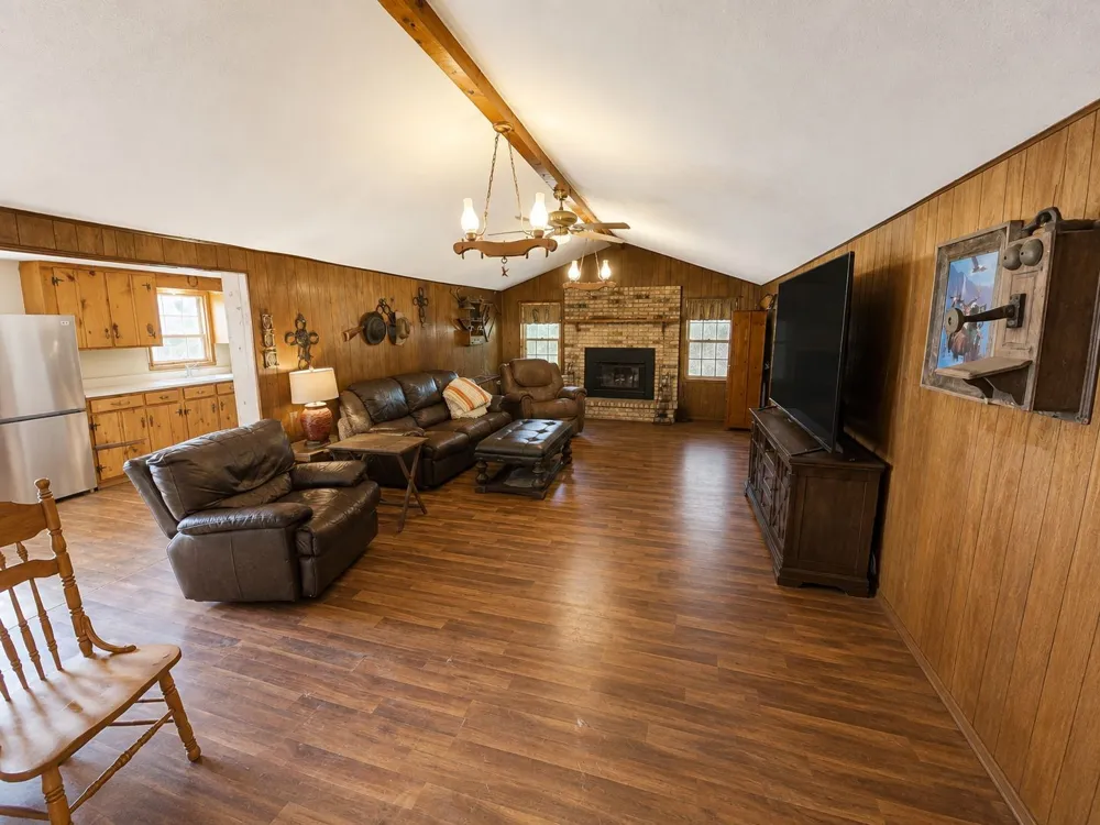 570 An County Road 2419 Montalba, TX 75853