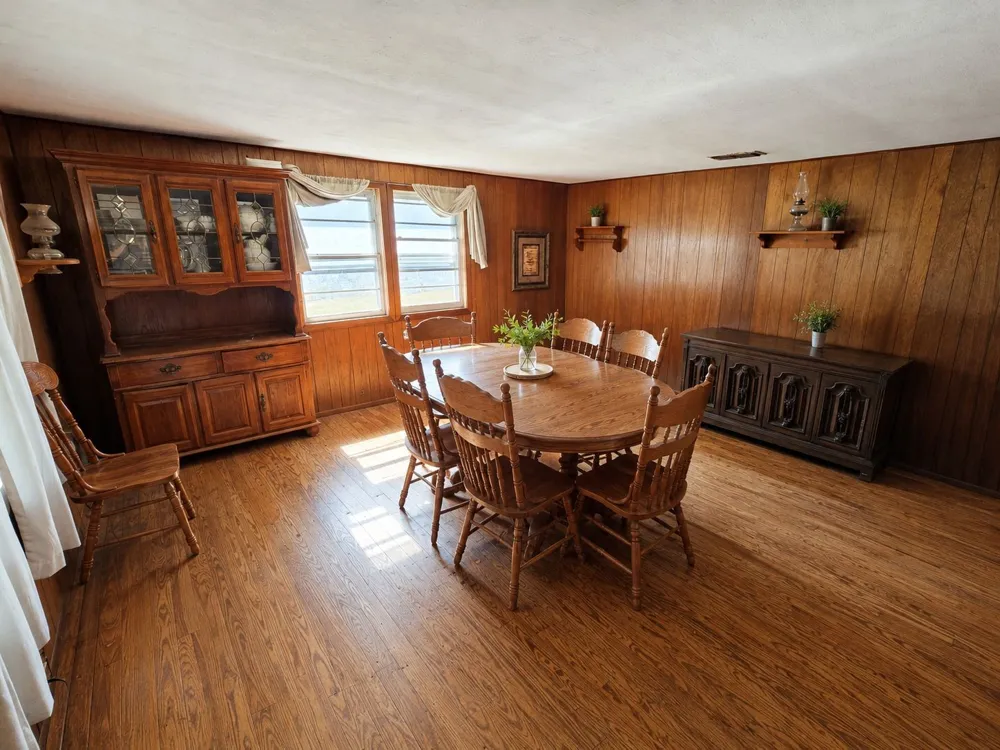570 An County Road 2419 Montalba, TX 75853