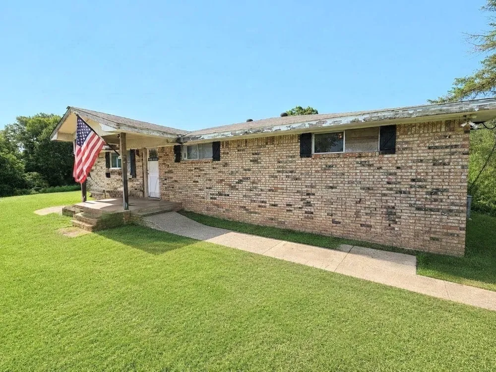 570 An County Road 2419 Montalba, TX 75853