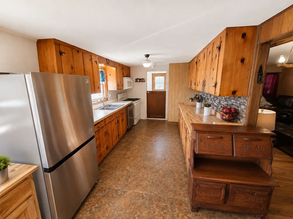 570 An County Road 2419 Montalba, TX 75853