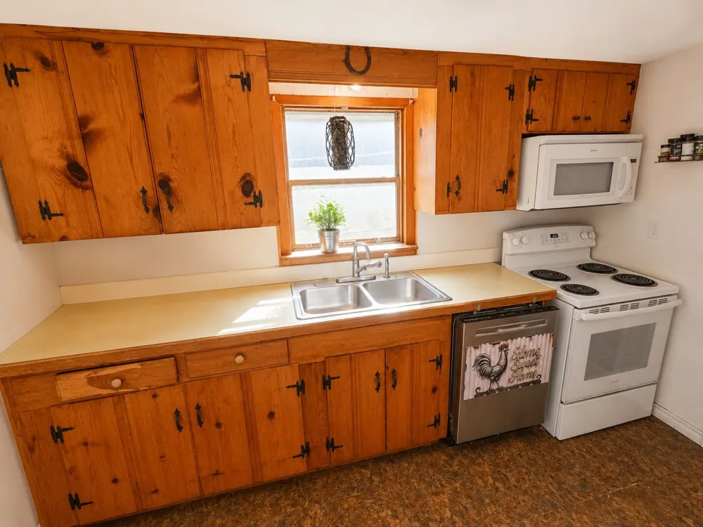 570 An County Road 2419 Montalba, TX 75853