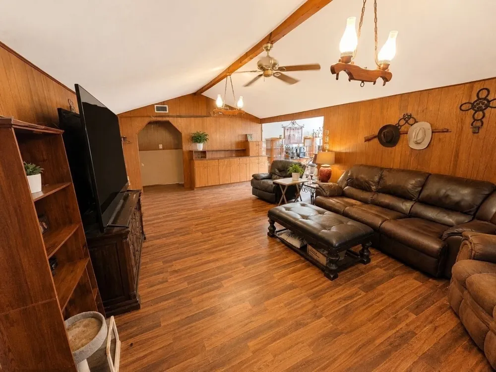 570 An County Road 2419 Montalba, TX 75853