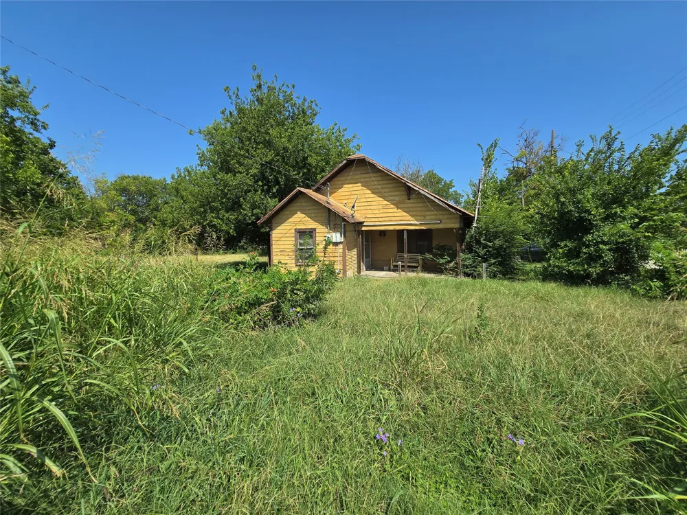 700 SW 3rd Street Hubbard, TX 76648