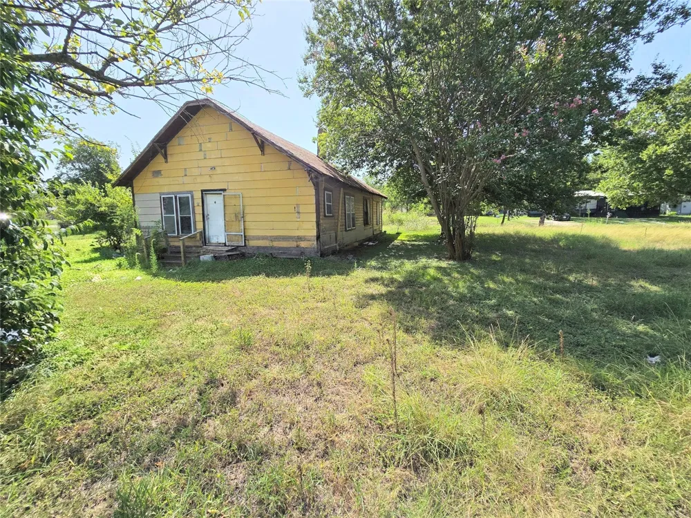 700 SW 3rd Street Hubbard, TX 76648