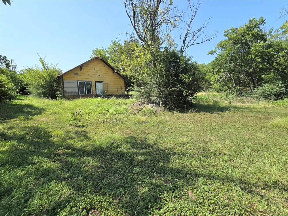 700 SW 3rd Street Hubbard, TX 76648