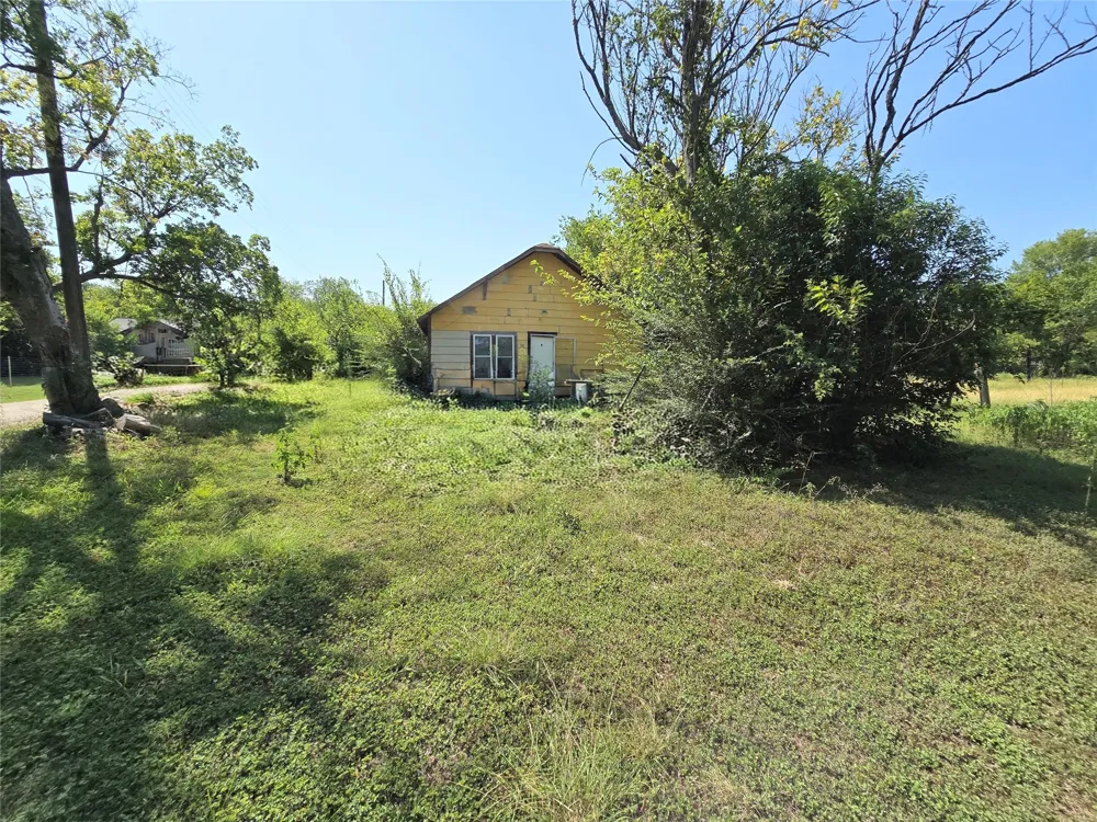 700 SW 3rd Street Hubbard, TX 76648