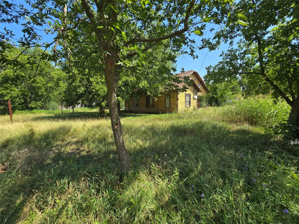 700 SW 3rd Street Hubbard, TX 76648