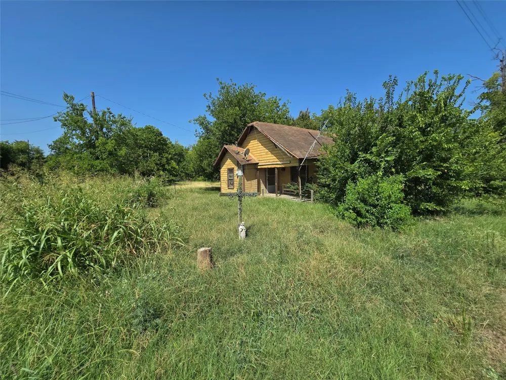 700 SW 3rd Street Hubbard, TX 76648