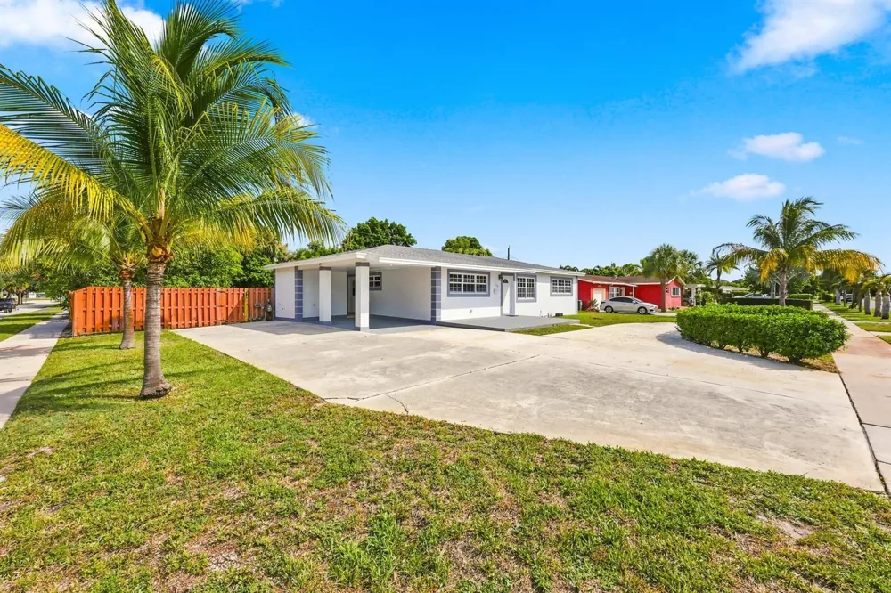1100 7TH STREET Lake Park, FL 33403