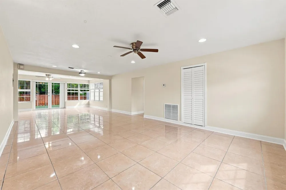1100 7TH STREET Lake Park, FL 33403