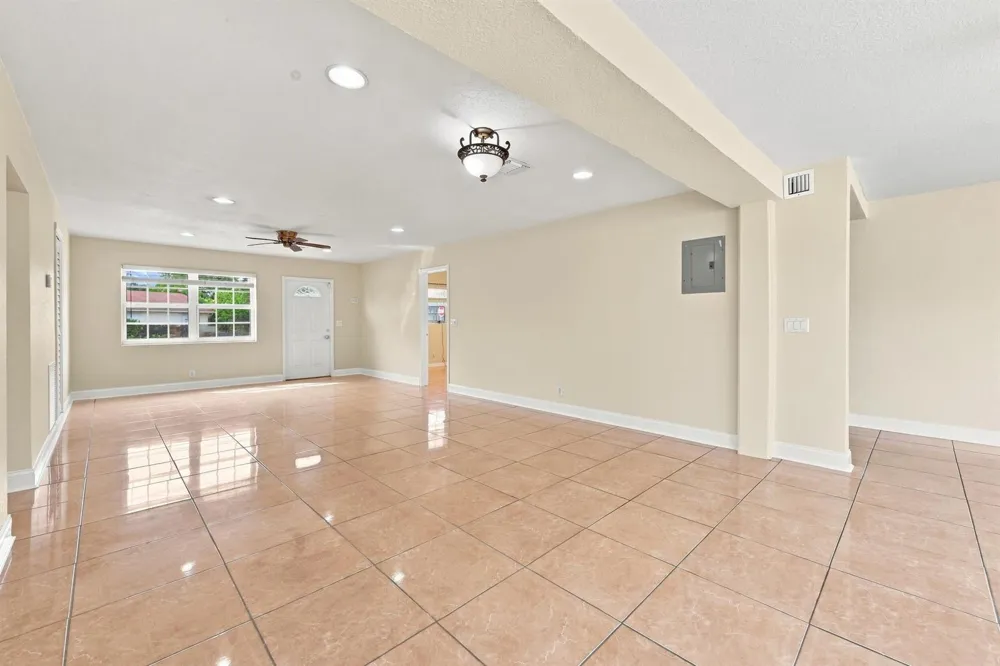 1100 7TH STREET Lake Park, FL 33403