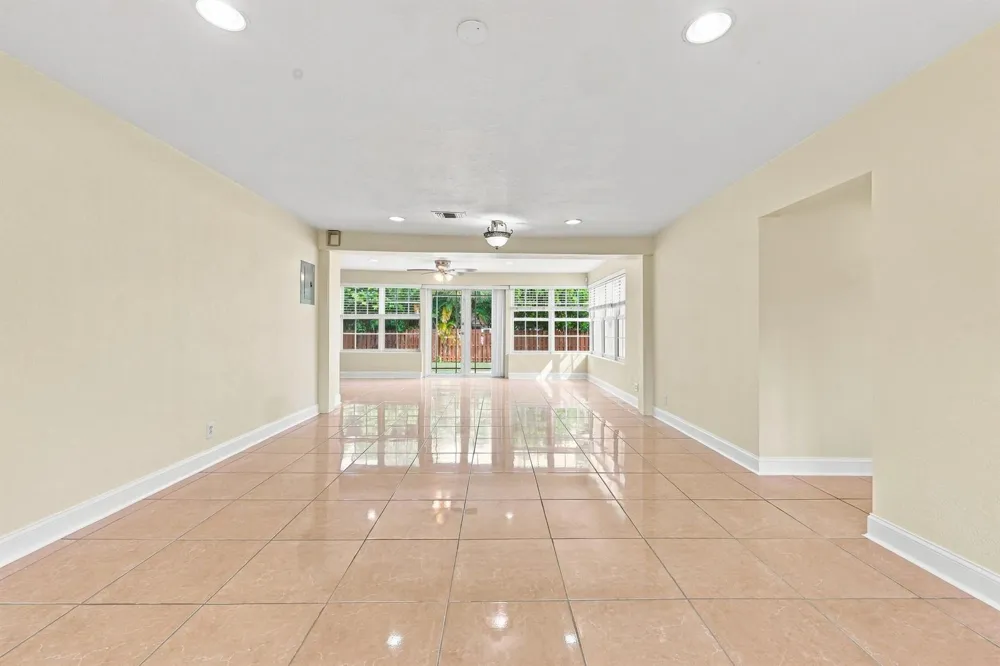1100 7TH STREET Lake Park, FL 33403