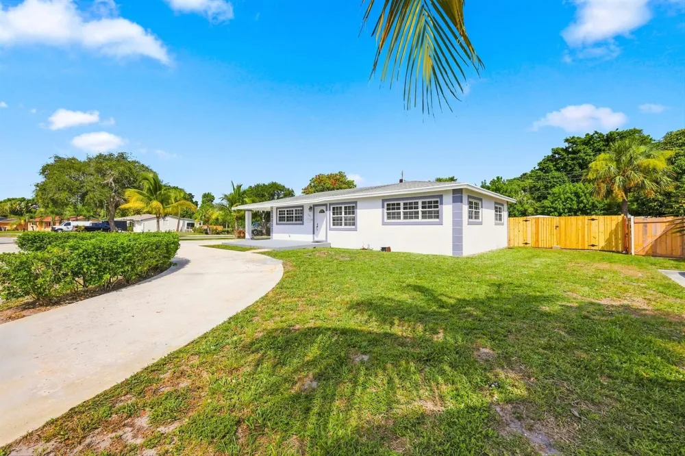 1100 7TH STREET Lake Park, FL 33403