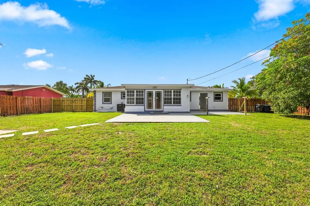 1100 7TH STREET Lake Park, FL 33403
