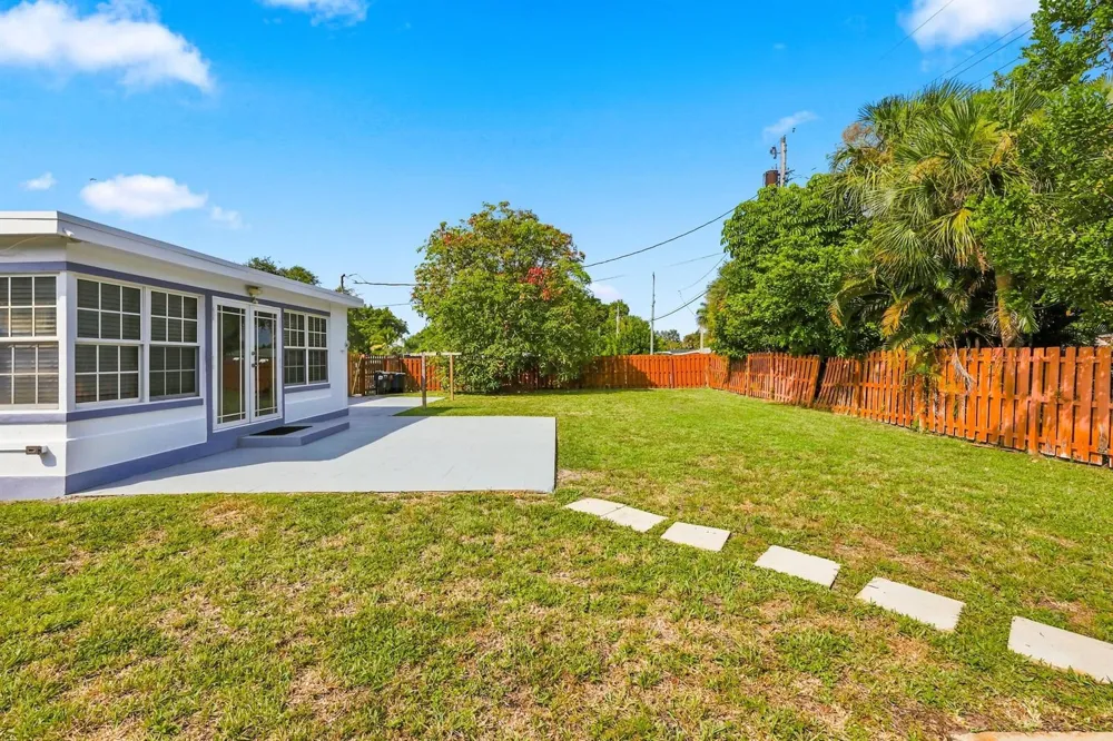 1100 7TH STREET Lake Park, FL 33403