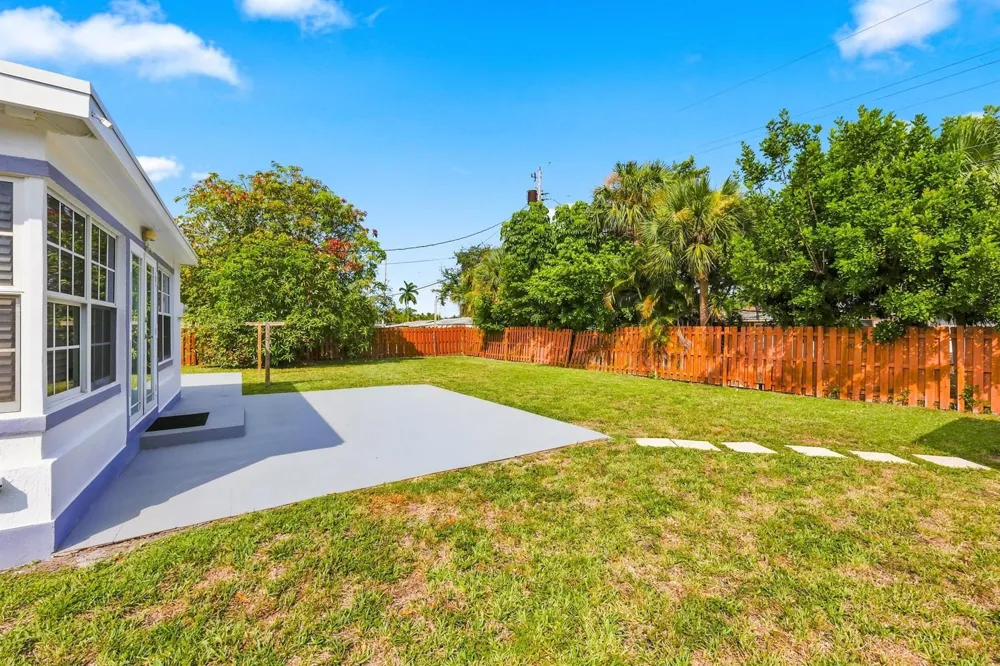 1100 7TH STREET Lake Park, FL 33403