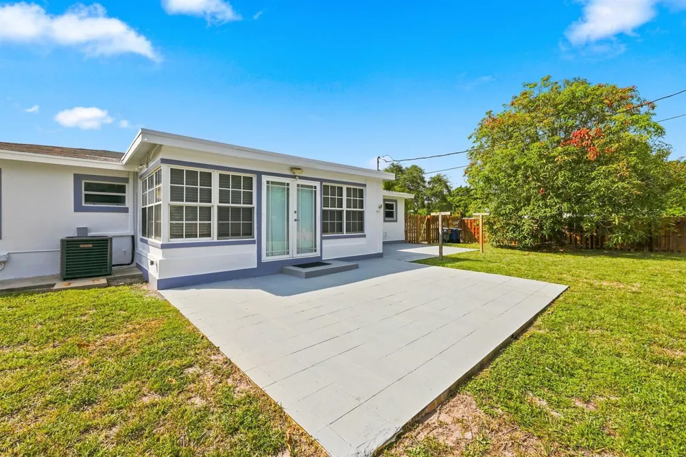 1100 7TH STREET Lake Park, FL 33403