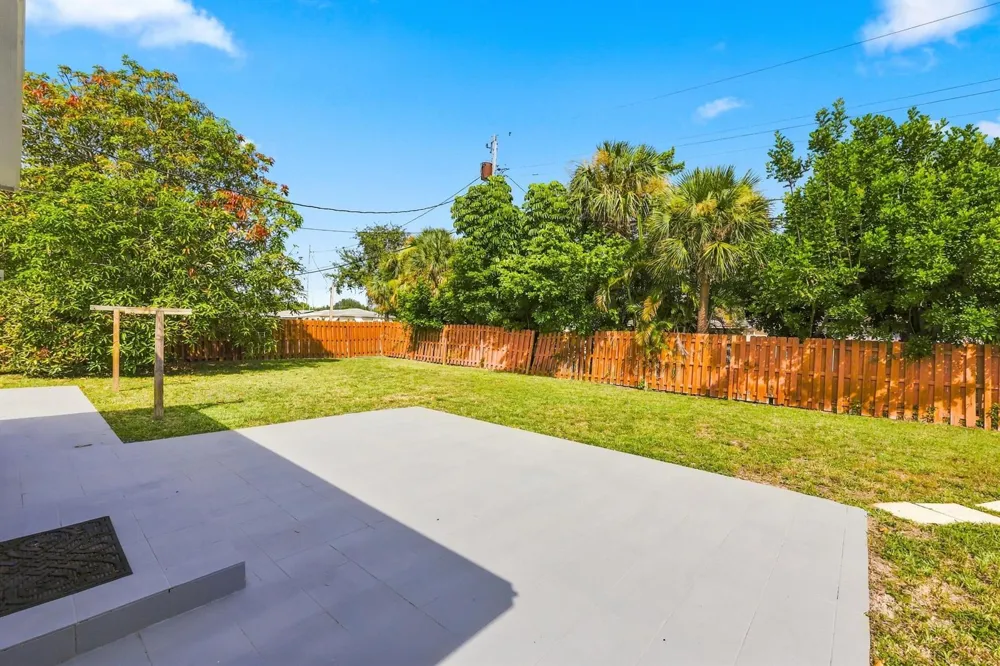 1100 7TH STREET Lake Park, FL 33403