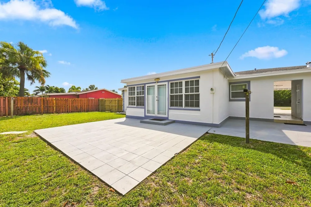 1100 7TH STREET Lake Park, FL 33403