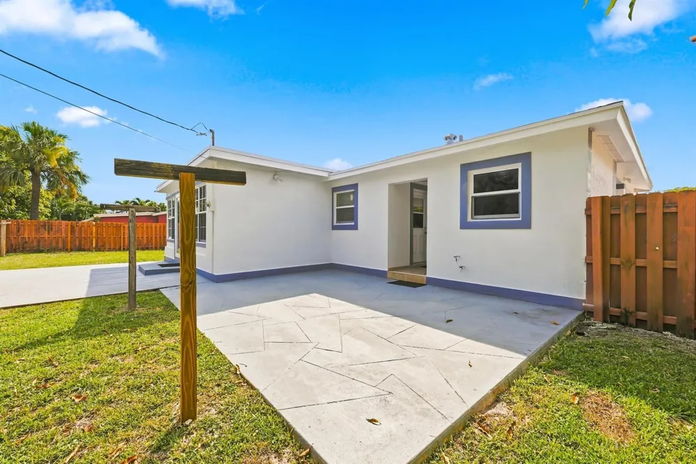 1100 7TH STREET Lake Park, FL 33403