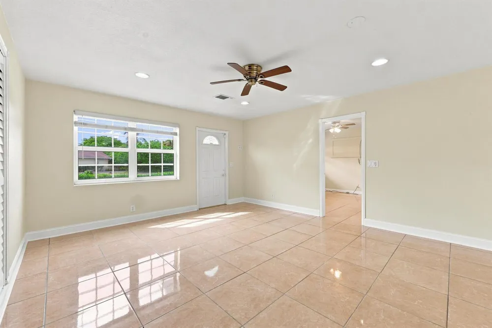 1100 7TH STREET Lake Park, FL 33403