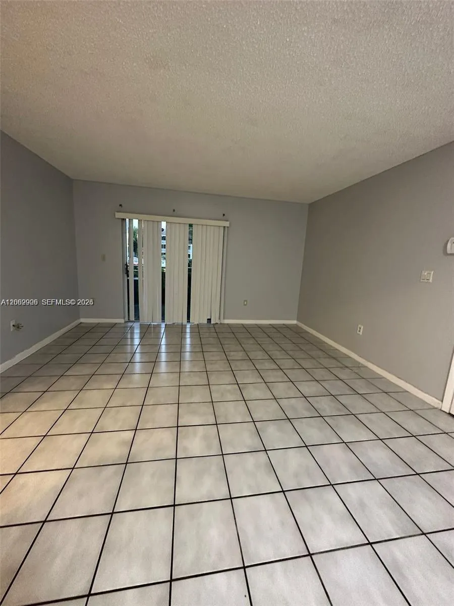 8600 SW 212th St #105 Cutler Bay, FL 33189