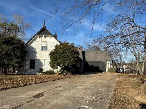 1805 Hickory Place