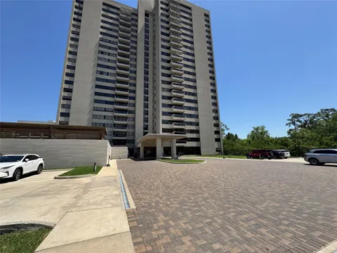 49 Briar Hollow Lane #1201