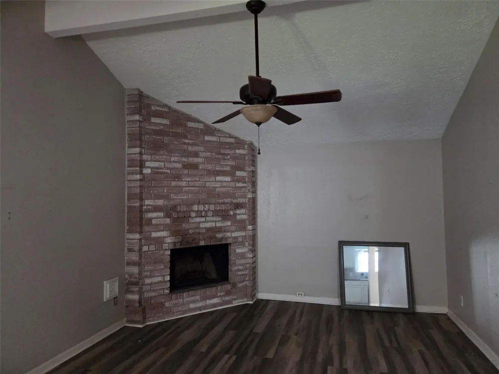 802 Hartman Drive Baytown, TX 77521