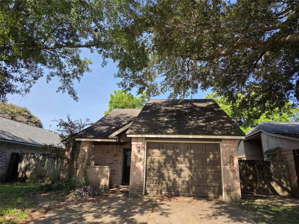 802 Hartman Drive Baytown, TX 77521